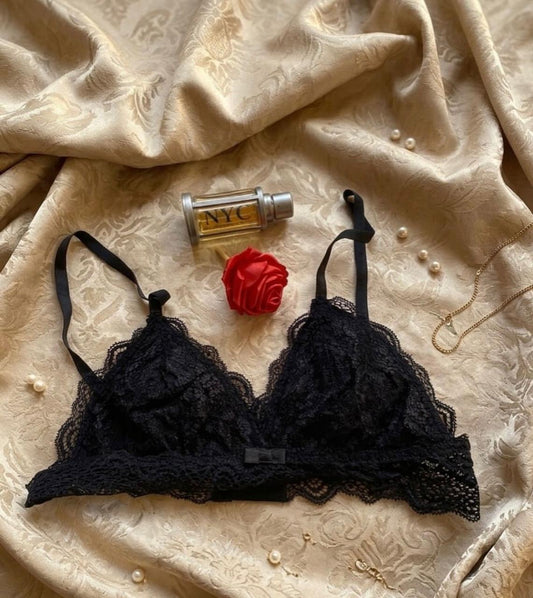 Elegant Lace Bralette – Soft, Lightweight & Effortlessly Beautiful